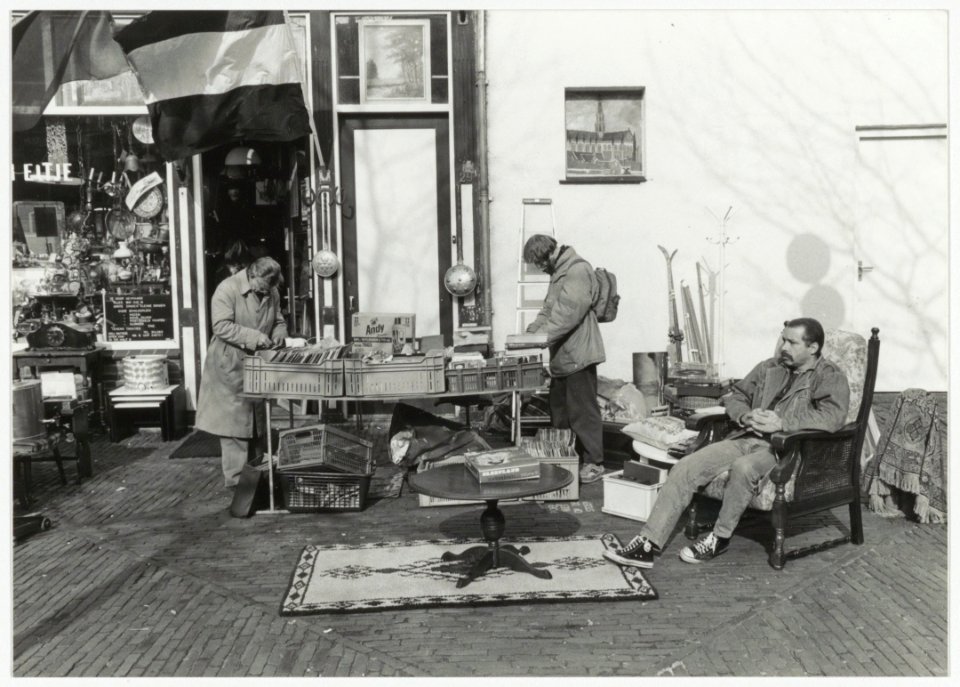 Botermarkt 29, tweedehands winkel mijn winkeltje van Hans Warmerdam. NL-HlmNHA 54034021