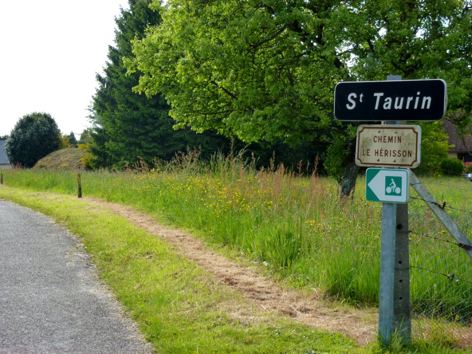 Bosrobert (Eure, Fr) St.Taurin city limit sign