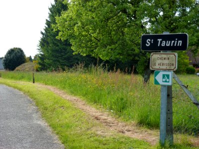 Bosrobert (Eure, Fr) St.Taurin city limit sign
