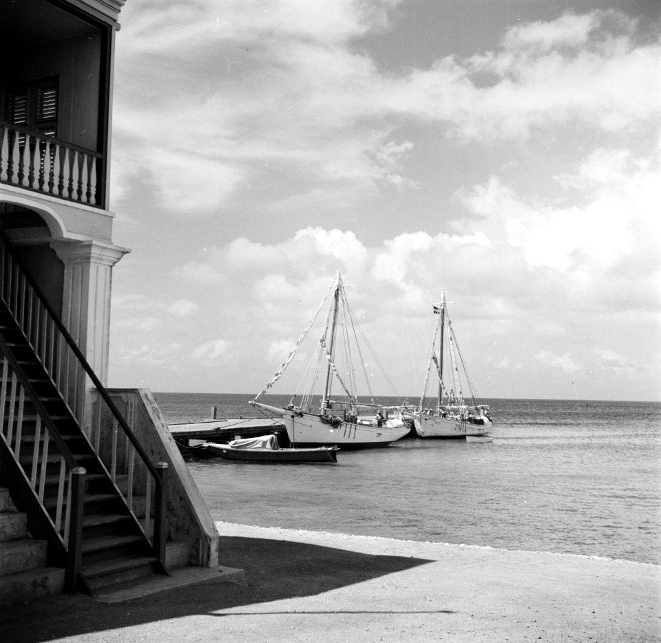 Boten in de baai van Kralendijk op Bonaire, Bestanddeelnr 252-8339