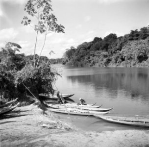 Boten op de Surinamerivier, Bestanddeelnr 252-4327