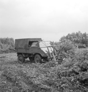 Bosbewerking, auto's, machines, werktuigen, Bestanddeelnr 251-9891