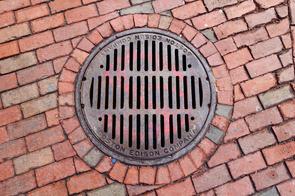 Boston Edison Company - electrical manhole drain - Cambridge, MA - DSC02767