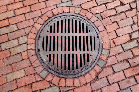 Boston Edison Company - electrical manhole drain - Cambridge, MA - DSC02767