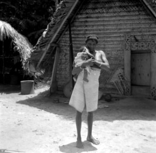 Boslandcreoolvrouw met kind in Wakibasoe, Bestanddeelnr 252-5826