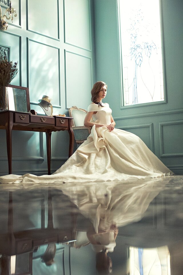 Individuality bride white dress