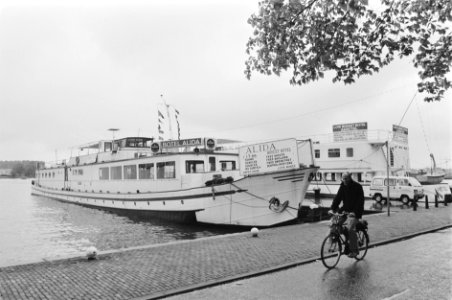 Botels achter CS Amsterdam, Bestanddeelnr 933-9962