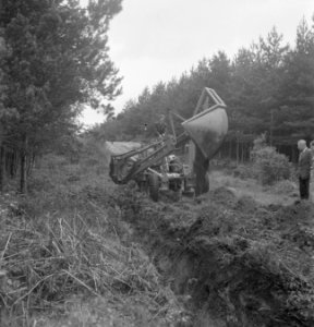 Bosbewerking, grondbewerking, machines, werktuigen, Bestanddeelnr 251-9108