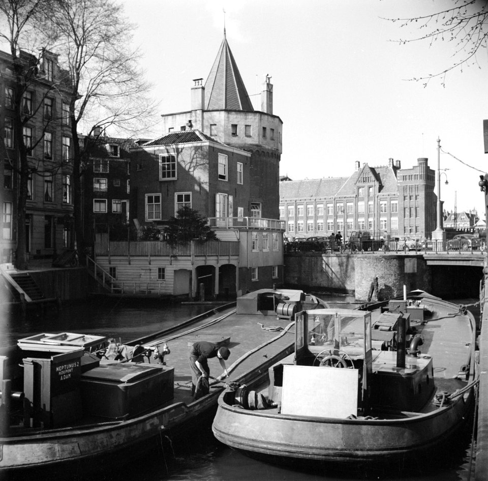 Boten in de gracht bij de Schreierstoren, Bestanddeelnr 254-3256