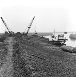 Boten, arbeiders, draglines, werkzaamheden, Bestanddeelnr 253-7557