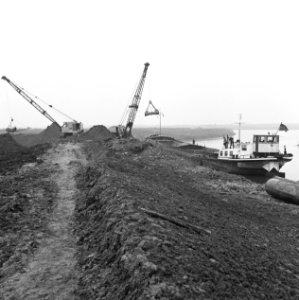 Boten, arbeiders, draglines, werkzaamheden, Bestanddeelnr 253-7558