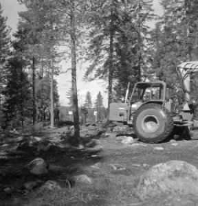 Bosbewerking, arbeiders, landbouwmachines, werktuigen, Tractors, Bestanddeelnr 253-5390