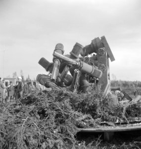 Bosbewerking, arbeiders, machines, werktuigen, struiken, Bestanddeelnr 253-5320