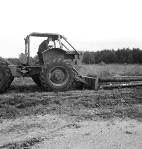 Bosbewerking, landbouwmachines, werktuigen, arbeiders, boomstammen, Tractors, Bestanddeelnr 253-5957