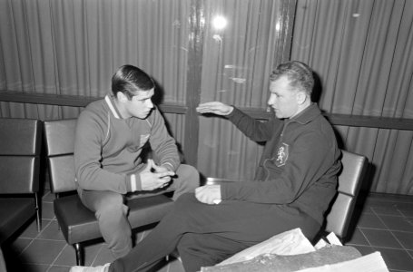 Bondscoach Henk Kessler en Jan Klijnjan in gesprek, Bestanddeelnr 919-8271