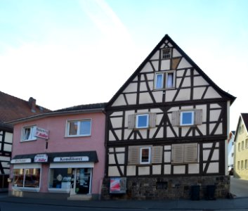 Bommersheim, Burgstraße 24