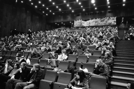 Bond van Dienstplichtigen houdt anti-Natocongres in Utrecht overzicht tijdens c, Bestanddeelnr 927-6014