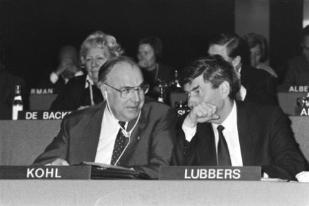 Bondskanselier Kohl van West-Duitsland in gesprek met minister-president Ruud Lu, Bestanddeelnr 933-6218