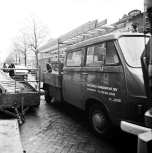 Boom wordt gebracht bij Mees en Hope op Keizersgracht, opdracht, Bestanddeelnr 927-6131