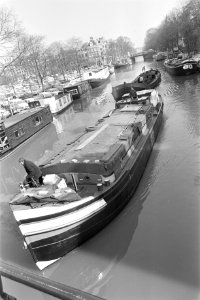 Boot in gracht Amsterdam, Bestanddeelnr 925-4582