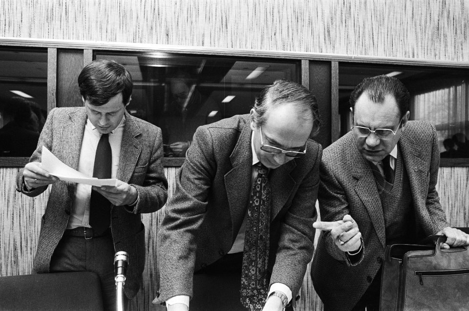 Bondsraadvergadering Industriebond FNV in Veluwe-oord in Nunspeet. Visser (l.) e, Bestanddeelnr 931-9377