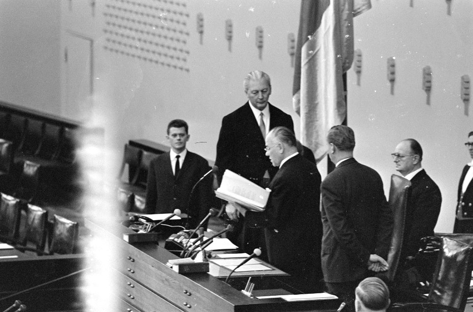 Bondskanselier Kurt Georg Kiesinger tijdens de eedaflegging, Bestanddeelnr 919-8426