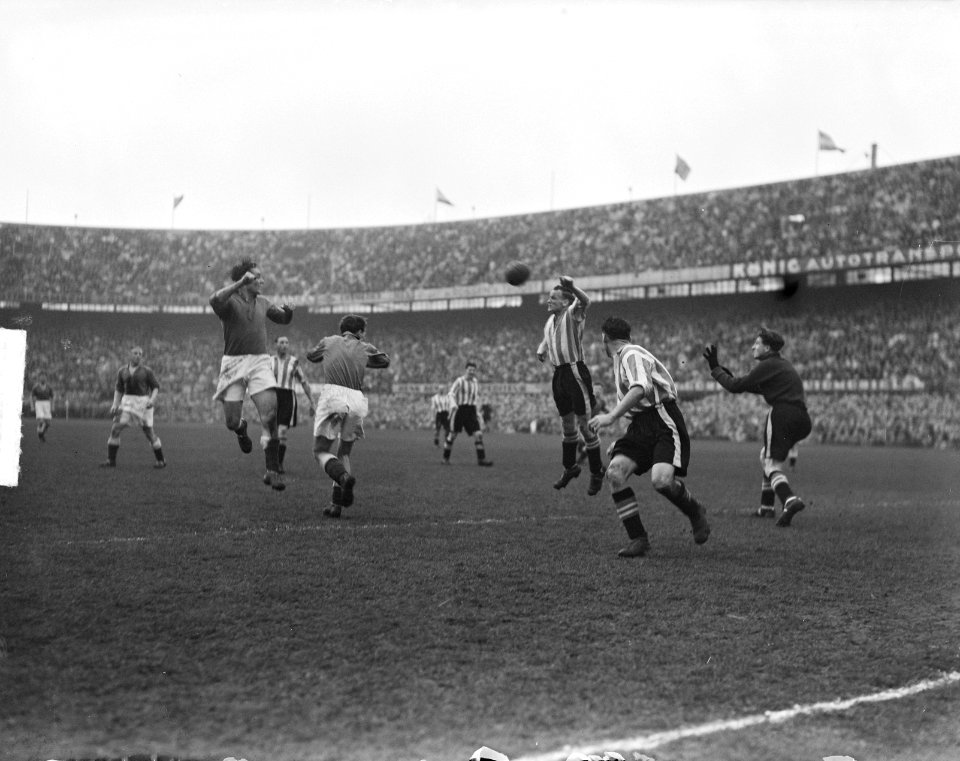 Bondselftal tegen Brentford 0-0 te Rotterdam, Bestanddeelnr 903-8936
