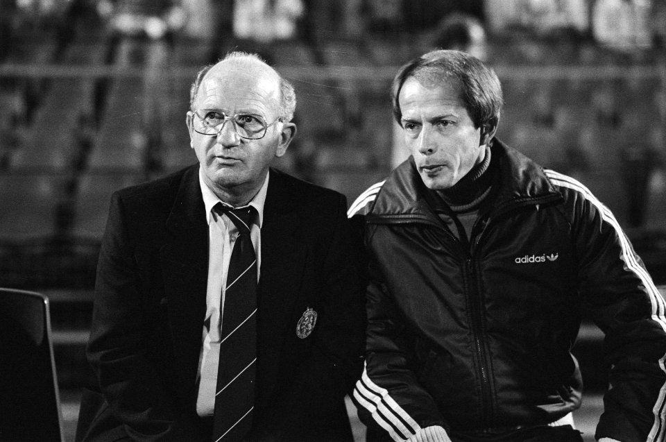 Bondscoach Kees Rijvers (l) en hulptrainer Rob Baan, Bestanddeelnr 932-3387