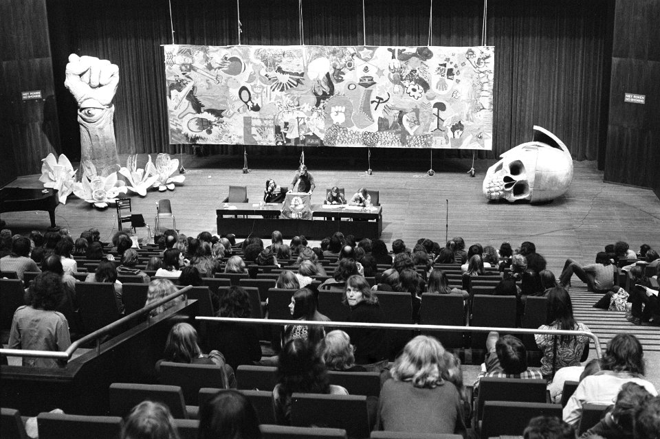 Bond van Dienstplichtigen houdt anti-Natocongres in Utrecht overzicht tijdens c, Bestanddeelnr 927-6013