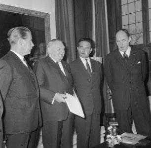 Bondskanselier Ludwig Erhard in Holland, bondskanselier Erhard bracht bezoek aan, Bestanddeelnr 916-1272