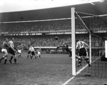 Bondselftal tegen Brentford 0-0 te Rotterdam, Bestanddeelnr 903-8935