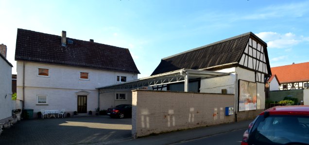 Bommersheim, Burgstraße 18 mit Nebengebäude