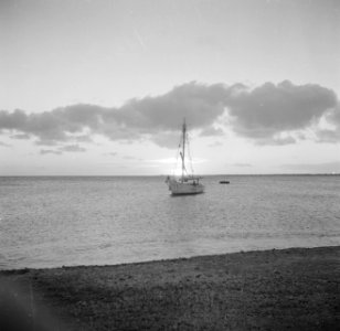 Boot in de baai van Kralendijk op Bonaire, Bestanddeelnr 252-8343
