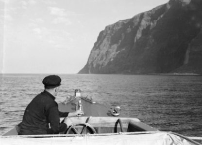 Boot op zee bij Capo di Girao op Madeira, Bestanddeelnr 190-0185