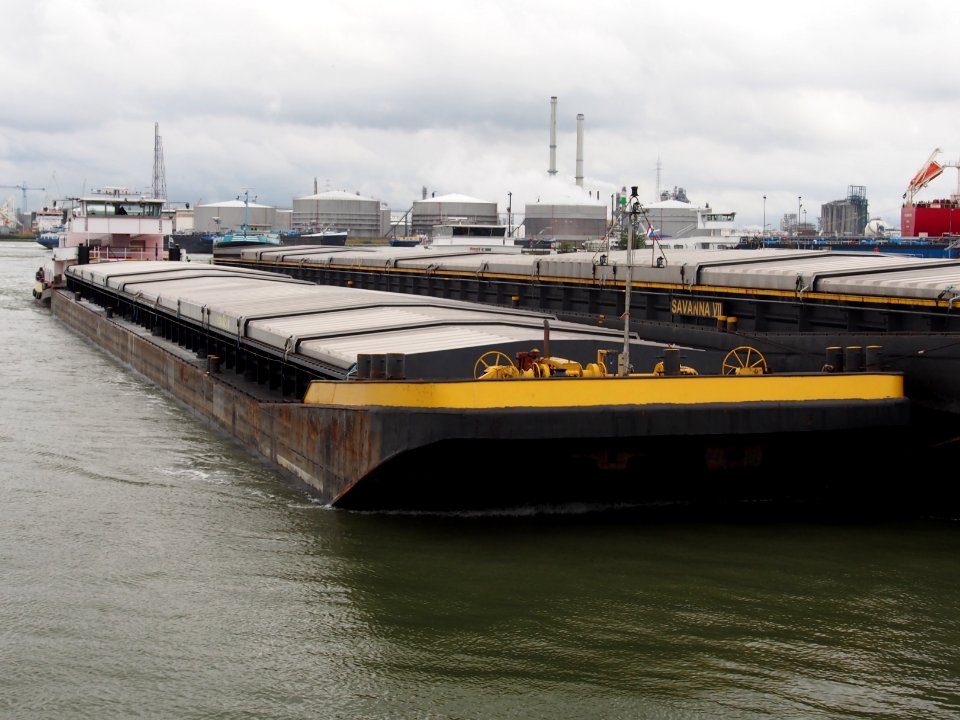 Bonanza - ENI 02320254 pushing Savanna VII - ENI 02321758 & ENI 02317207, Van Cauwelaertsluis, Port of Antwerp pic2