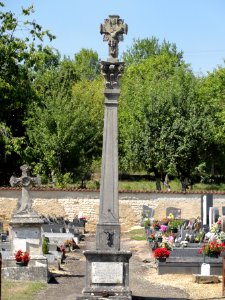 Boncourt-sur-Meuse (Meuse) croix de cimetière