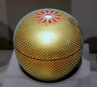 Bonbonnière, Coalport Porcelain Factory, Derbyshire, c. 1891-1919, porcelain - Wadsworth Atheneum - Hartford, CT - DSC05553