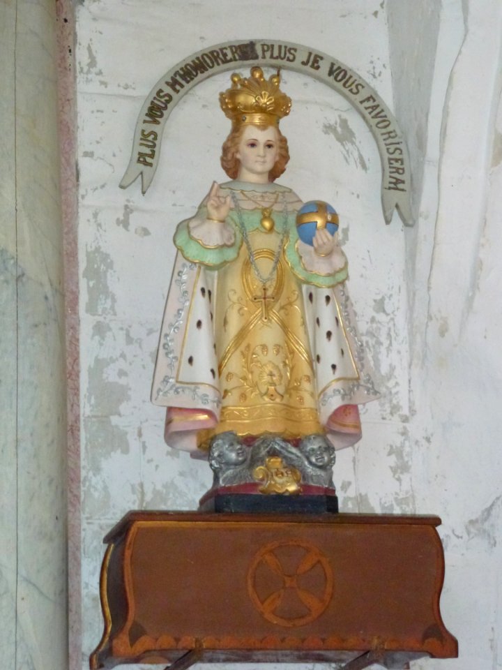 Bomy (Pas-de-Calais, Fr) église Saint-Vaast statue Jésus enfant-roi
