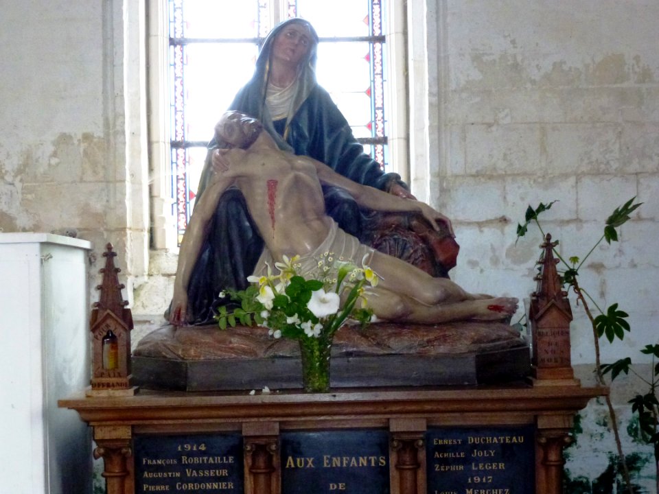 Bomy (Pas-de-Calais, Fr) église Saint-Vaast statue Pietà