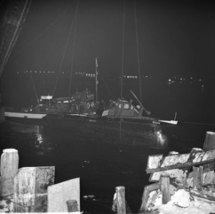 Bootje van Rijkshavendienst geramd in Rotterdam. Vijf doden het bootje wordt gel, Bestanddeelnr 914-8550