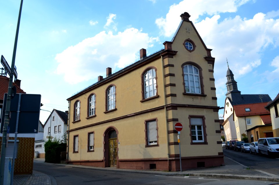 Bonames, Am Burghof 2