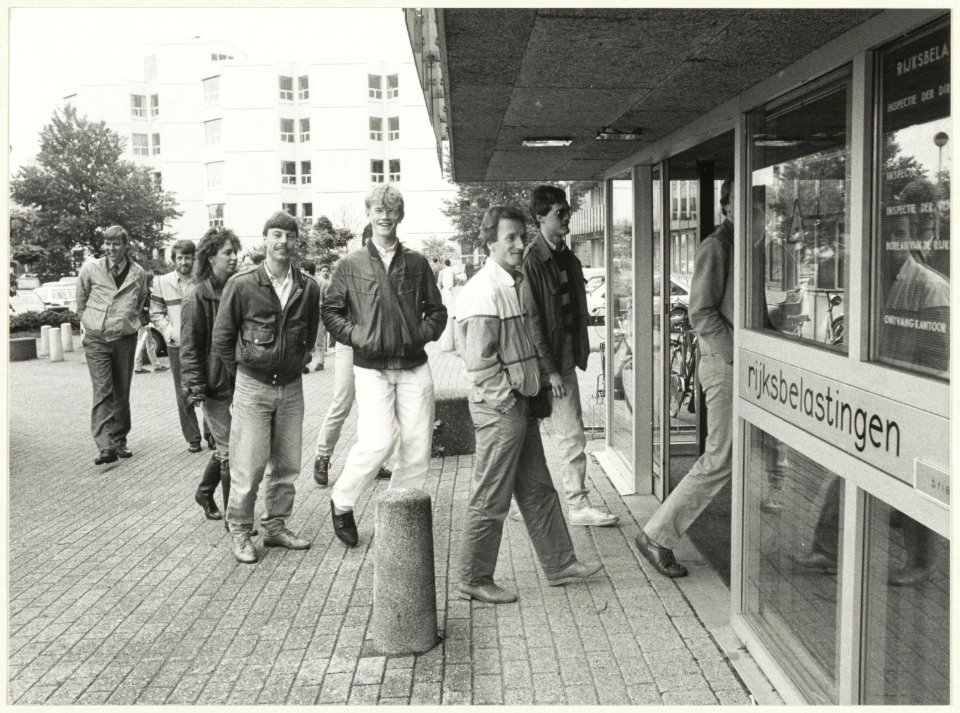 Bommelding bij het Belastingkantoor, Surinameweg 2, NL-HlmNHA 54021201
