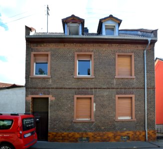 Bonames, Am Burghof 25a