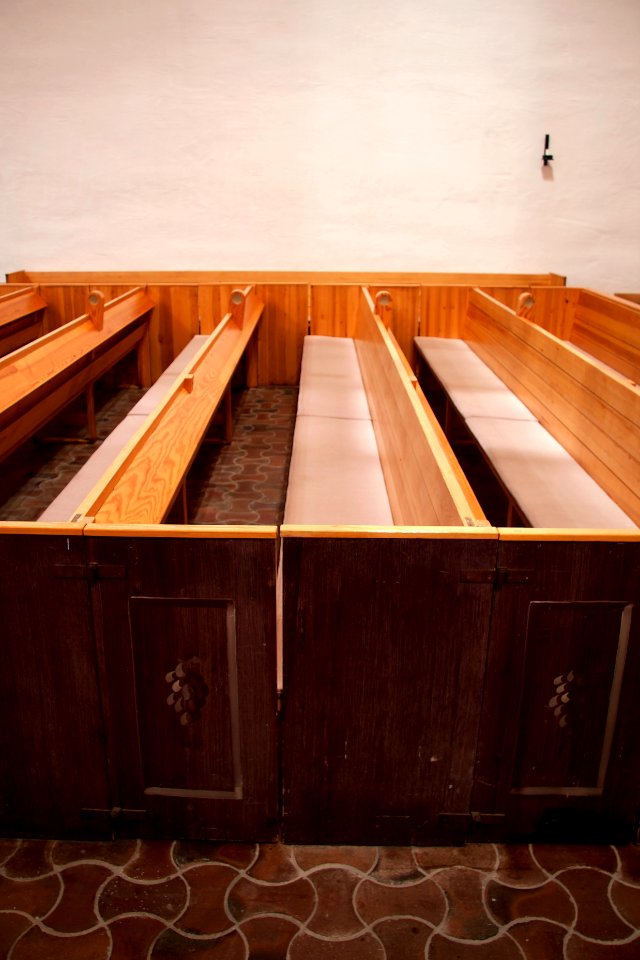 Bolidens kyrka - pews