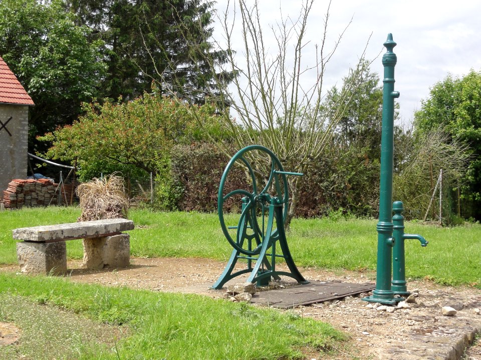 Boisseaux (Loiret) pompe à Armonville-le-Guénard