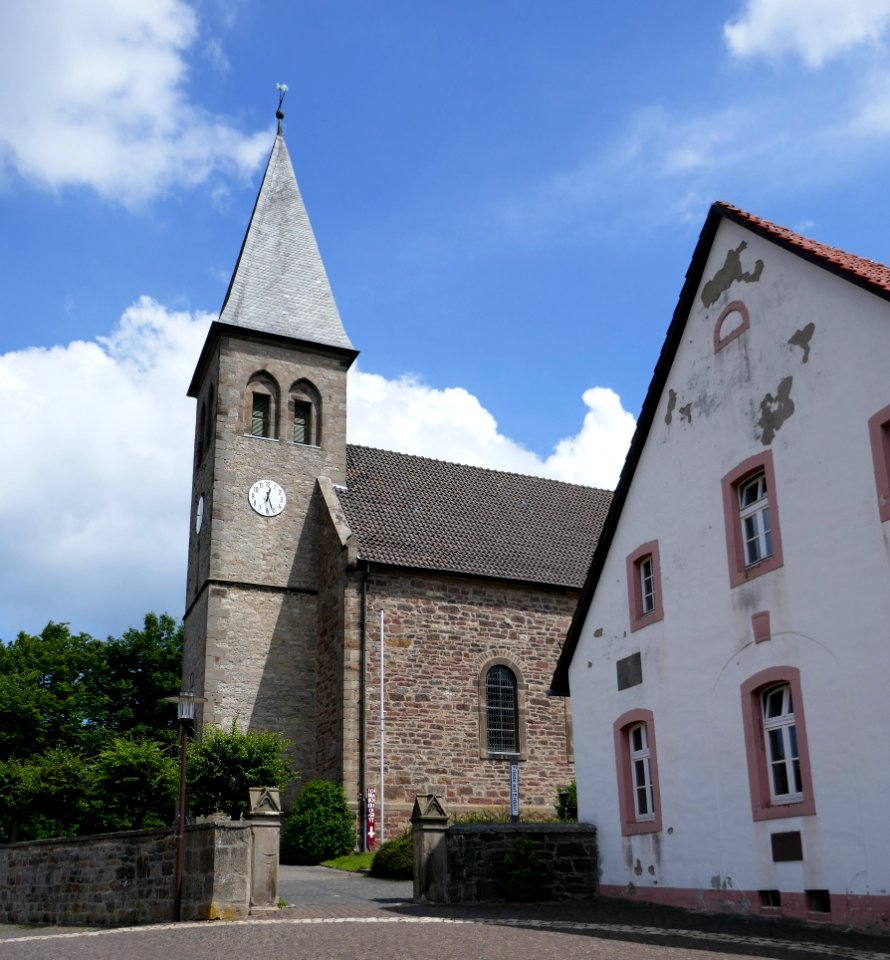 Bonenburg - Heilig-Kreuz-Kirche - 1