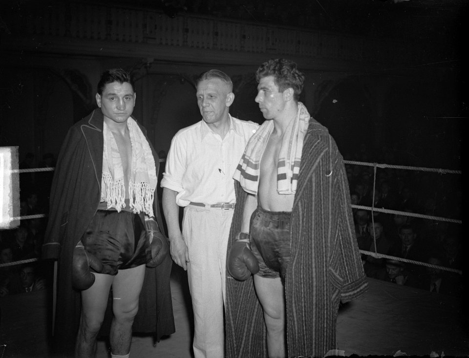 Boksen, middengewicht. Luc Van Dam (rechts) versus de Belg Gaston Chambraud in H, Bestanddeelnr 903-2330