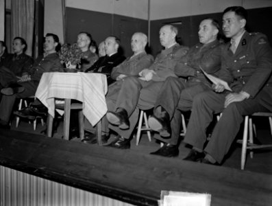 Boksen in Chassekazerne Breda (marine, land- en luchtmachT , Bestanddeelnr 903-2160