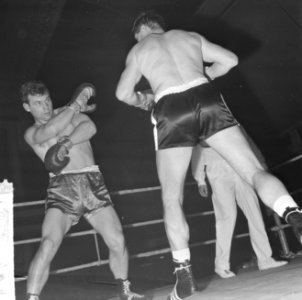 Boksen in de Riverahal te Rotterdam, Wim Snoek tegen de Duitser Al Duchsa (l), Bestanddeelnr 916-3015