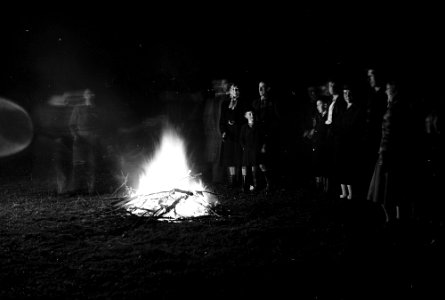 Bonfire Night for the children of Woodalls Newspapers staff 1949 (1506591)2